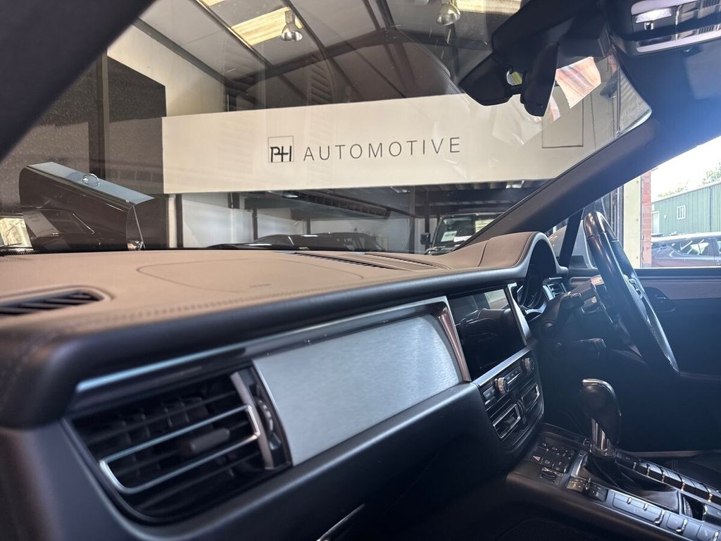 USED 2018 68 PORSCHE MACAN 2.0T SUV 5dr Petrol PDK 4WD Euro 6 (s/s) (245 ps) BOSE|PAN ROOF|14 WAY SEATS