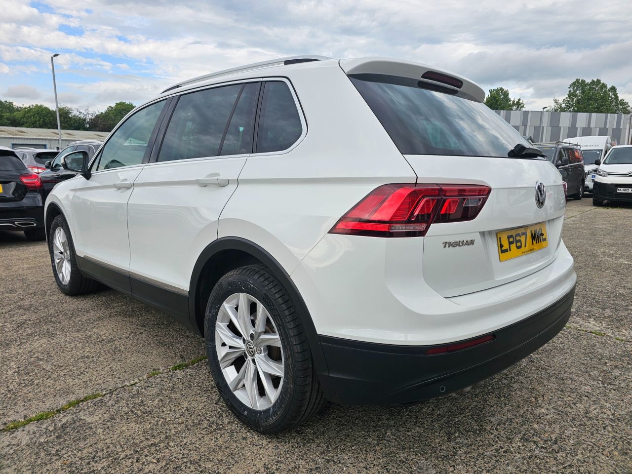 2018 VOLKSWAGEN TIGUAN 2.0 TDI SE SUV 5dr Diesel Manual Euro 6 (s/s) (150 ps) - vehicle photo 7 for sale on PureCar