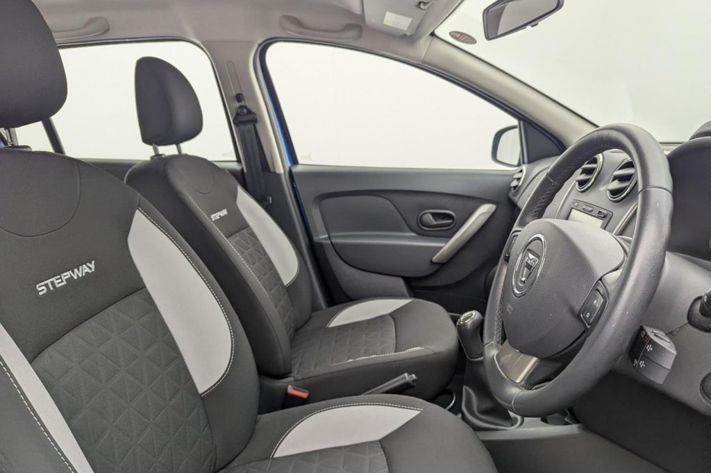 USED 2015 65 DACIA SANDERO STEPWAY 1.5 dCi Laureate Hatchback 5dr Diesel Manual Euro 6 (s/s) (90 ps) Sat Nav, Sensors, Cruise