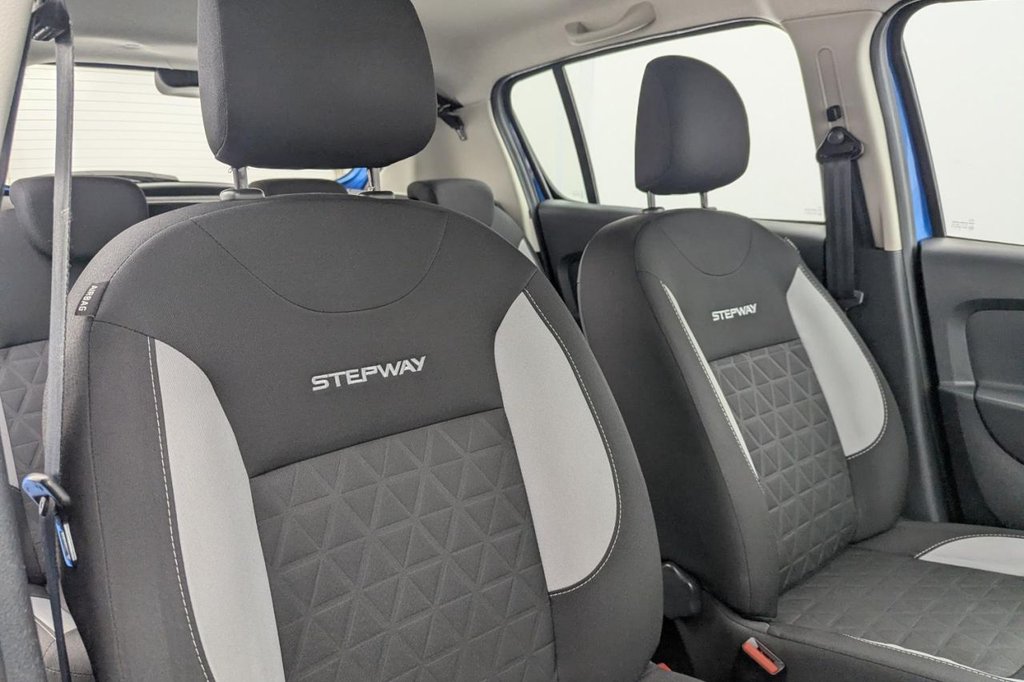 USED 2015 65 DACIA SANDERO STEPWAY 1.5 dCi Laureate Hatchback 5dr Diesel Manual Euro 6 (s/s) (90 ps) Sat Nav, Sensors, Cruise