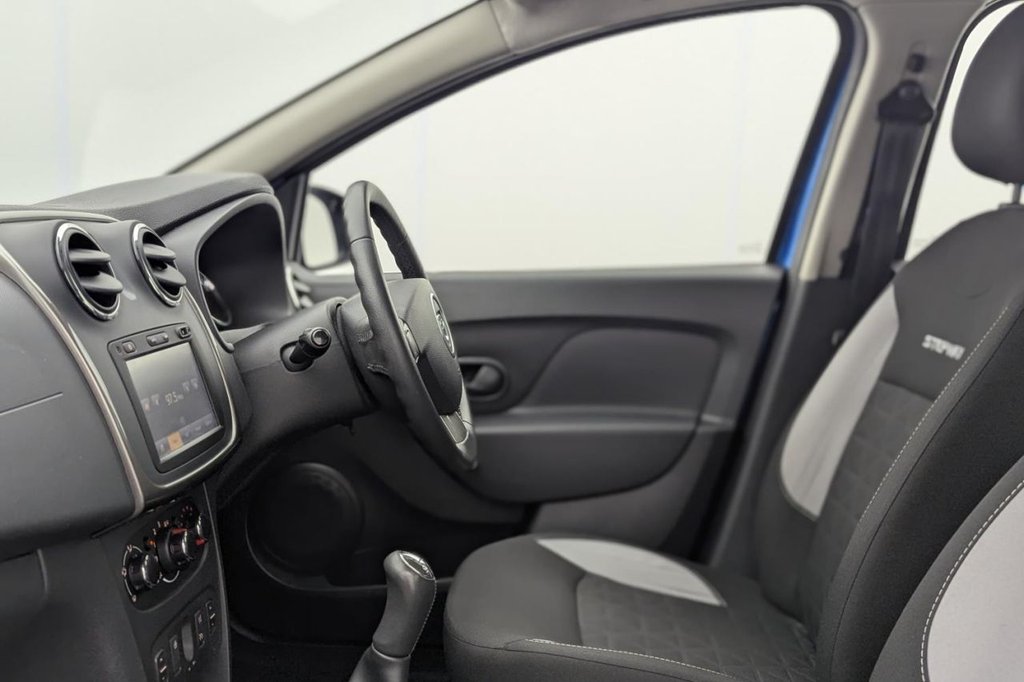 USED 2015 65 DACIA SANDERO STEPWAY 1.5 dCi Laureate Hatchback 5dr Diesel Manual Euro 6 (s/s) (90 ps) Sat Nav, Sensors, Cruise
