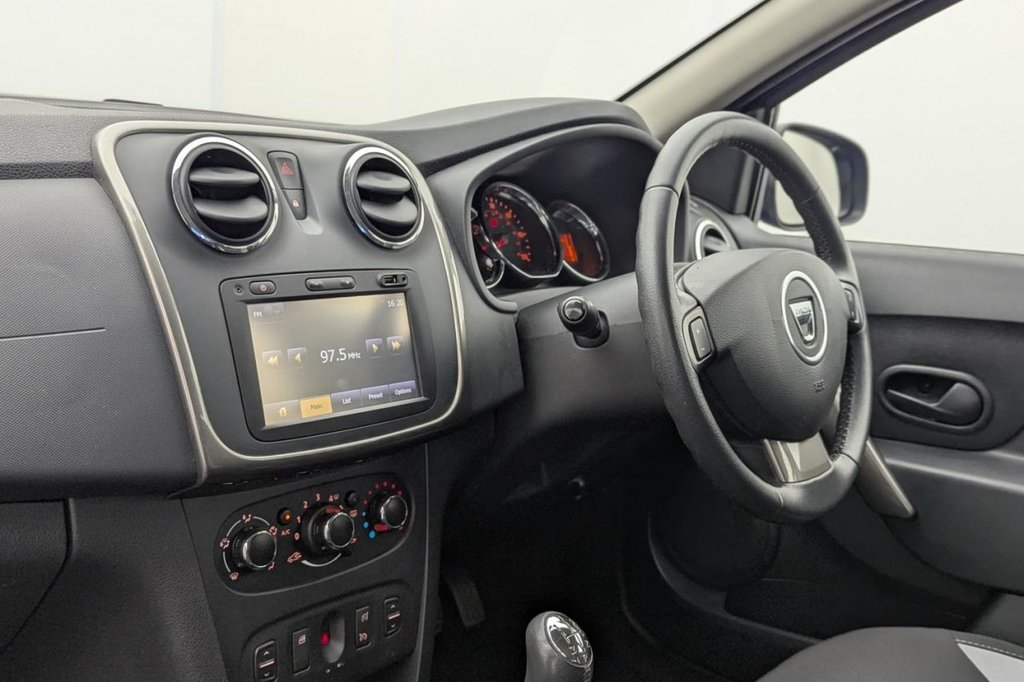 USED 2015 65 DACIA SANDERO STEPWAY 1.5 dCi Laureate Hatchback 5dr Diesel Manual Euro 6 (s/s) (90 ps) Sat Nav, Sensors, Cruise