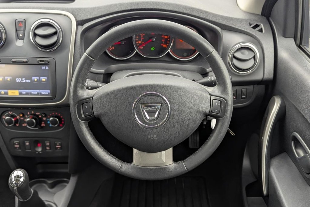 USED 2015 65 DACIA SANDERO STEPWAY 1.5 dCi Laureate Hatchback 5dr Diesel Manual Euro 6 (s/s) (90 ps) Sat Nav, Sensors, Cruise