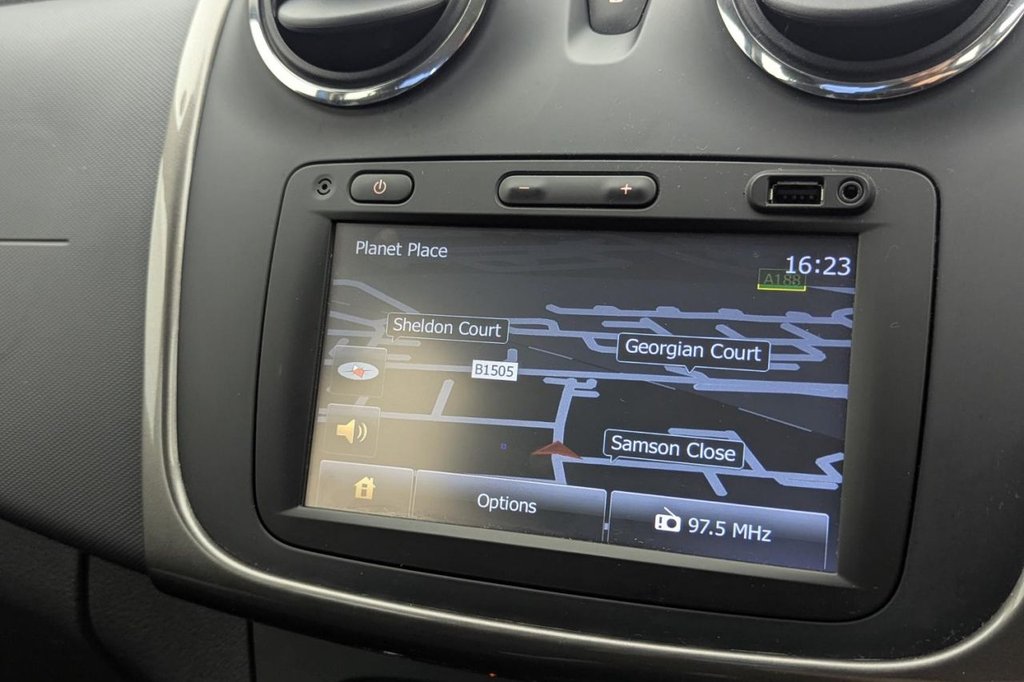 USED 2015 65 DACIA SANDERO STEPWAY 1.5 dCi Laureate Hatchback 5dr Diesel Manual Euro 6 (s/s) (90 ps) Sat Nav, Sensors, Cruise