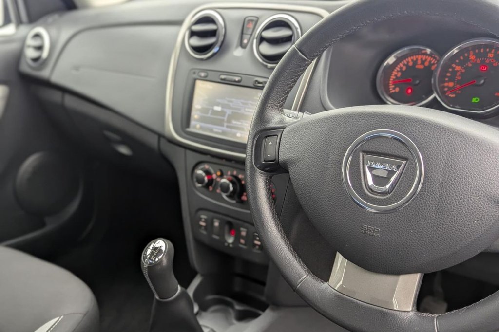 USED 2015 65 DACIA SANDERO STEPWAY 1.5 dCi Laureate Hatchback 5dr Diesel Manual Euro 6 (s/s) (90 ps) Sat Nav, Sensors, Cruise