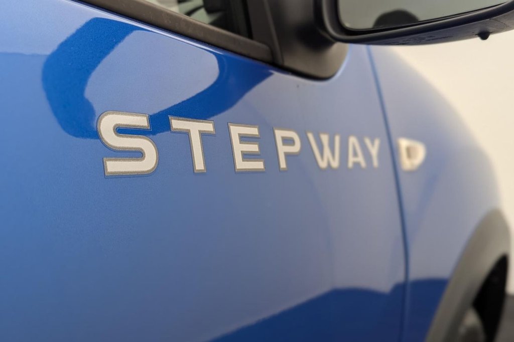 USED 2015 65 DACIA SANDERO STEPWAY 1.5 dCi Laureate Hatchback 5dr Diesel Manual Euro 6 (s/s) (90 ps) Sat Nav, Sensors, Cruise