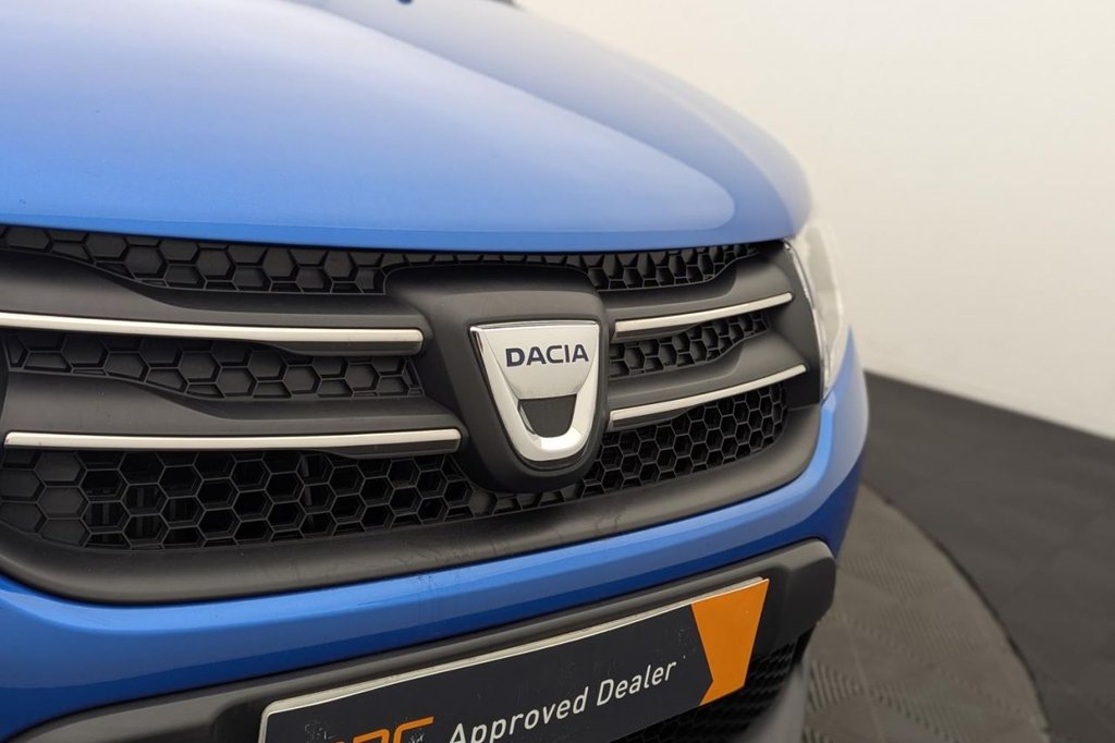 USED 2015 65 DACIA SANDERO STEPWAY 1.5 dCi Laureate Hatchback 5dr Diesel Manual Euro 6 (s/s) (90 ps) Sat Nav, Sensors, Cruise