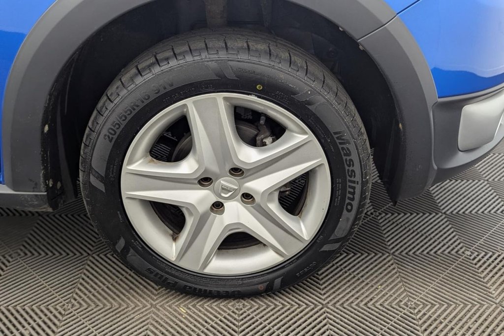 USED 2015 65 DACIA SANDERO STEPWAY 1.5 dCi Laureate Hatchback 5dr Diesel Manual Euro 6 (s/s) (90 ps) Sat Nav, Sensors, Cruise