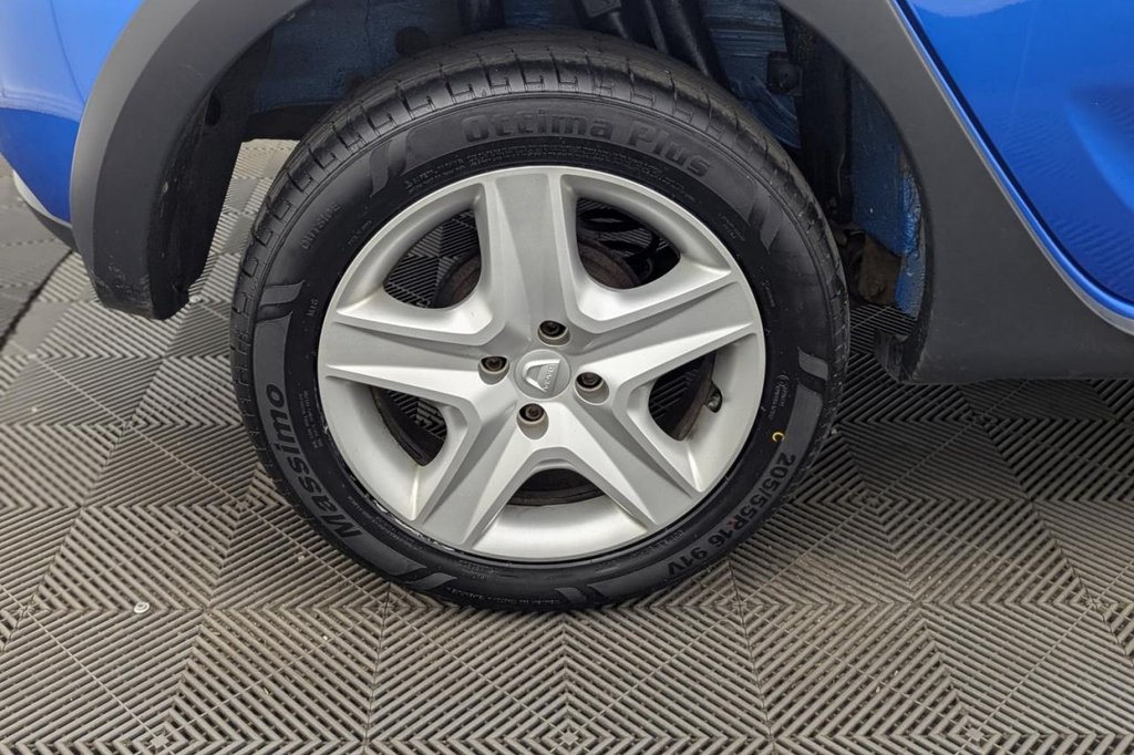 USED 2015 65 DACIA SANDERO STEPWAY 1.5 dCi Laureate Hatchback 5dr Diesel Manual Euro 6 (s/s) (90 ps) Sat Nav, Sensors, Cruise