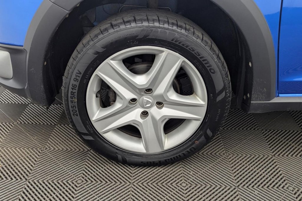 USED 2015 65 DACIA SANDERO STEPWAY 1.5 dCi Laureate Hatchback 5dr Diesel Manual Euro 6 (s/s) (90 ps) Sat Nav, Sensors, Cruise