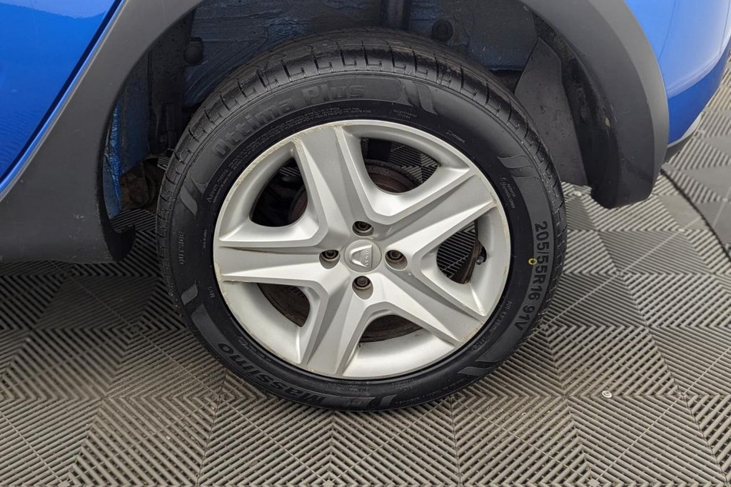 USED 2015 65 DACIA SANDERO STEPWAY 1.5 dCi Laureate Hatchback 5dr Diesel Manual Euro 6 (s/s) (90 ps) Sat Nav, Sensors, Cruise