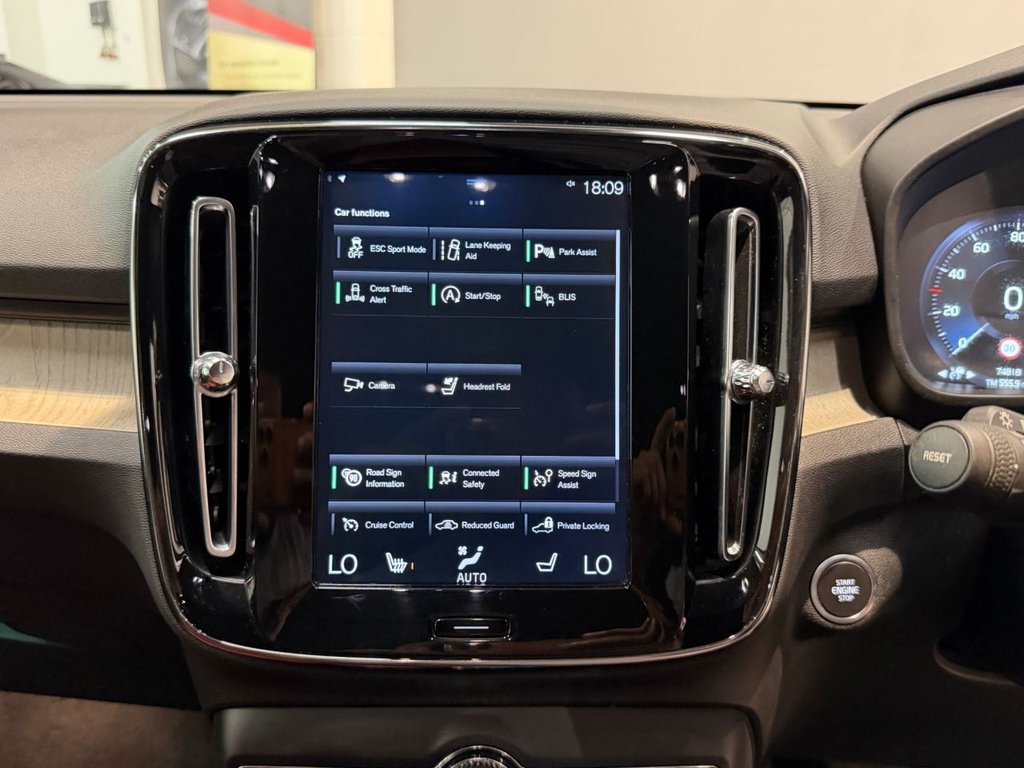 USED 2019 19 VOLVO XC40 2.0 D3 Inscription SUV 5dr Diesel Auto AWD Euro 6 (s/s) (150 ps) 