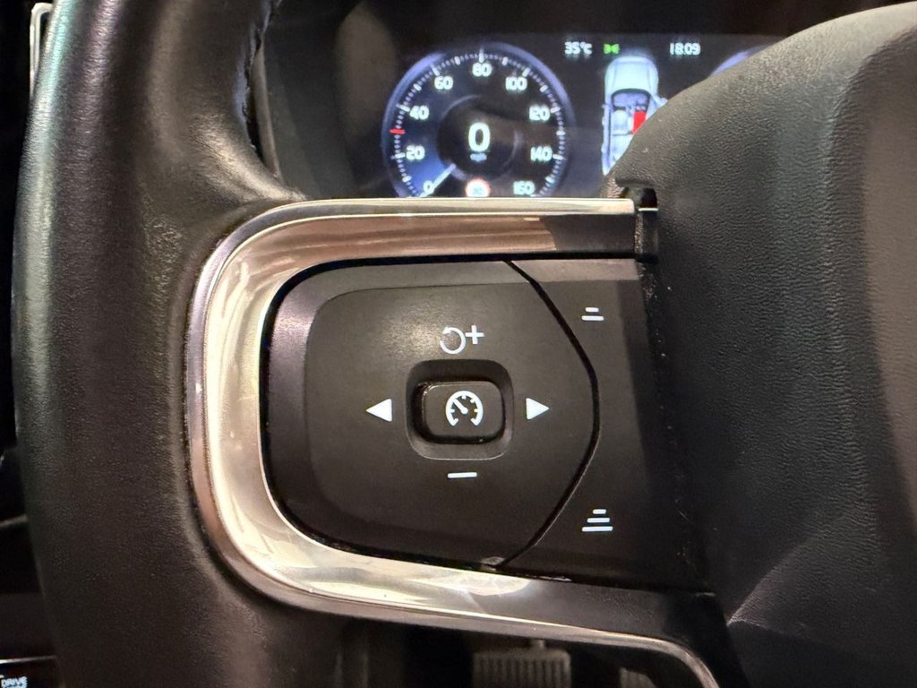 USED 2019 19 VOLVO XC40 2.0 D3 Inscription SUV 5dr Diesel Auto AWD Euro 6 (s/s) (150 ps) 