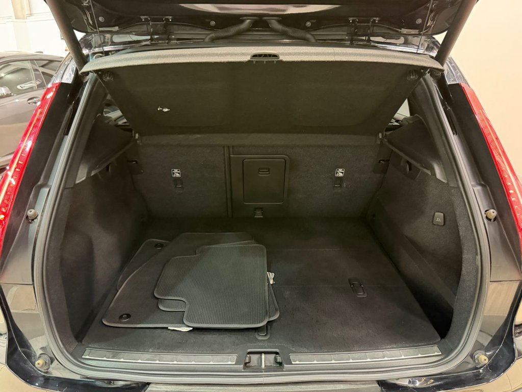 USED 2019 19 VOLVO XC40 2.0 D3 Inscription SUV 5dr Diesel Auto AWD Euro 6 (s/s) (150 ps) 