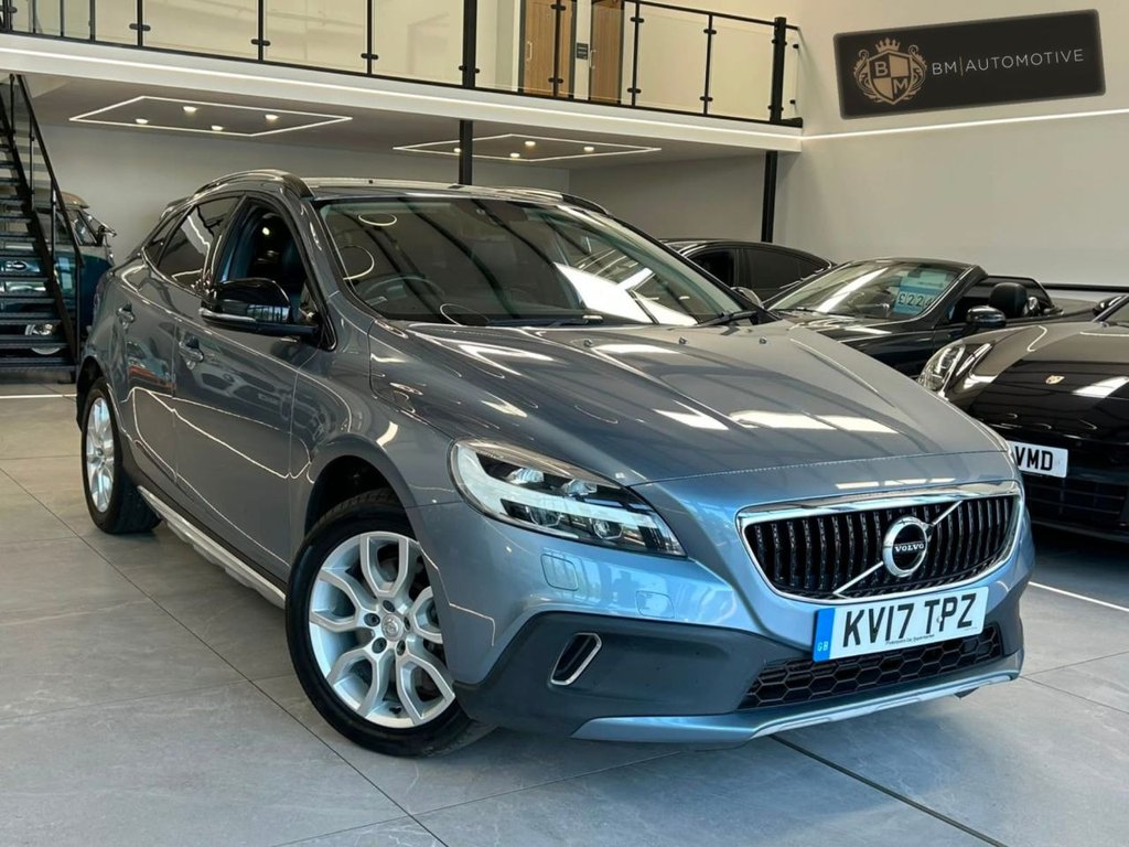 2017 VOLVO V40 CROSS COUNTRY