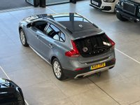 USED 2017 17 VOLVO V40 CROSS COUNTRY 2.0 D3 Pro Hatchback 5dr Diesel Manual Euro 6 (s/s) (150 ps) 