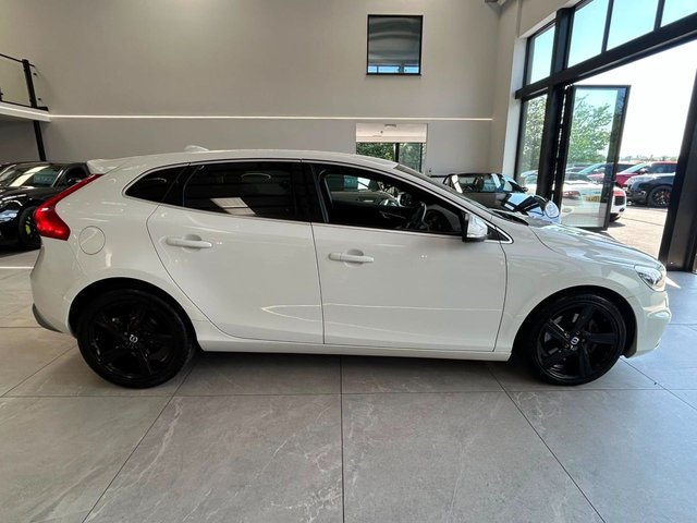 View our VOLVO V40