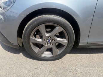 View our VOLVO V40 CROSS COUNTRY