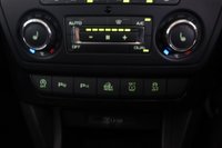 USED 2015 65 SKODA YETI 2.0 TDI Laurin & Klement Outdoor 5dr Diesel DSG 4WD Euro 6 (s/s) (150 ps) Reverse Camera, Panoramic Sunroof,