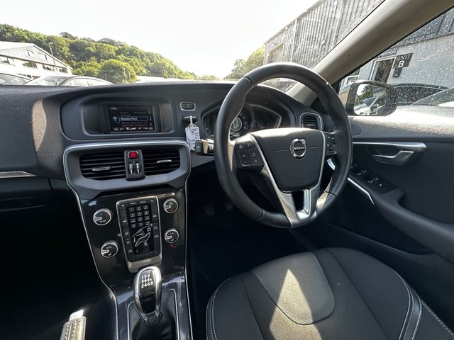 View our VOLVO V40
