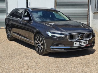 2022 VOLVO V90