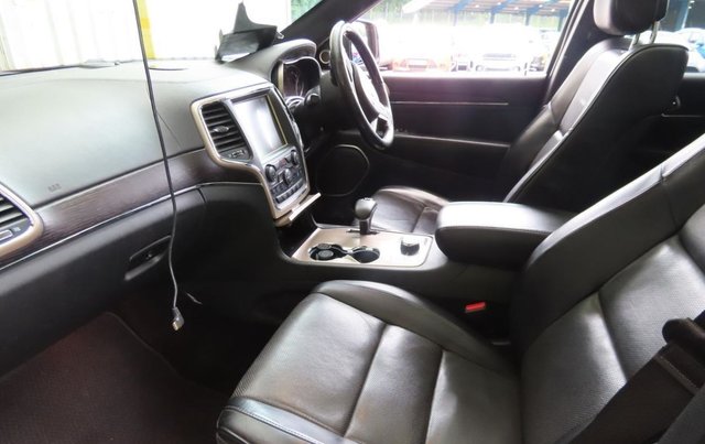 View our JEEP GRAND CHEROKEE