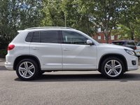 USED 2015 64 VOLKSWAGEN TIGUAN 2.0 TDI BlueMotion Tech R-Line SUV 5dr Diesel Manual 4WD Euro 5 (s/s) (Nav) (140 ps) 