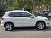 USED 2015 64 VOLKSWAGEN TIGUAN 2.0 TDI BlueMotion Tech R-Line SUV 5dr Diesel Manual 4WD Euro 5 (s/s) (Nav) (140 ps) 