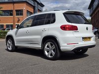 USED 2015 64 VOLKSWAGEN TIGUAN 2.0 TDI BlueMotion Tech R-Line SUV 5dr Diesel Manual 4WD Euro 5 (s/s) (Nav) (140 ps) 