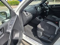 USED 2015 64 VOLKSWAGEN TIGUAN 2.0 TDI BlueMotion Tech R-Line SUV 5dr Diesel Manual 4WD Euro 5 (s/s) (Nav) (140 ps) 