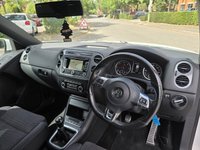 USED 2015 64 VOLKSWAGEN TIGUAN 2.0 TDI BlueMotion Tech R-Line SUV 5dr Diesel Manual 4WD Euro 5 (s/s) (Nav) (140 ps) 