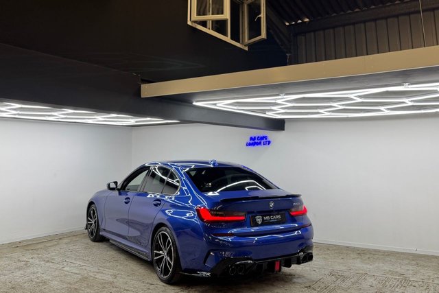 View our BMW 3 SERIES