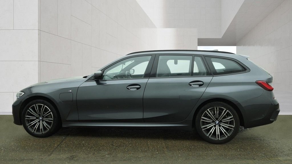 USED 2021 21 BMW 3 SERIES 2.0 330e 12kWh M Sport Touring 5dr Petrol Plug-in Hybrid Auto Euro 6 (s/s) (292 ps) 1 OWNER FROM NEW 2 KEYS SH