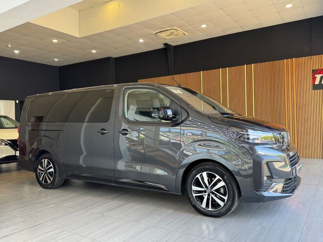 View our PEUGEOT e-Traveller