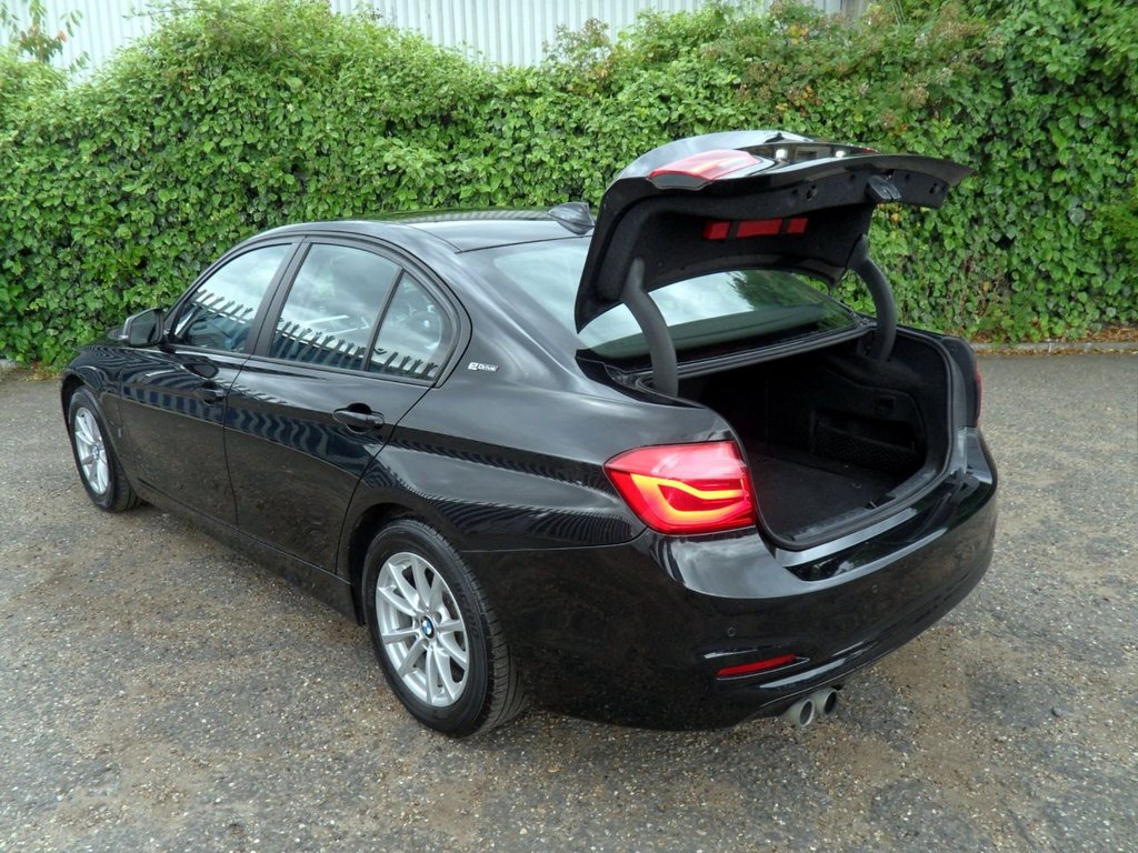 USED 2017 66 BMW 3 SERIES 2.0 330e 7.6kWh SE Saloon 4dr Petrol Plug-in Hybrid Auto Euro 6 (s/s) (252 ps) Black Sapphire - Dakota Leather