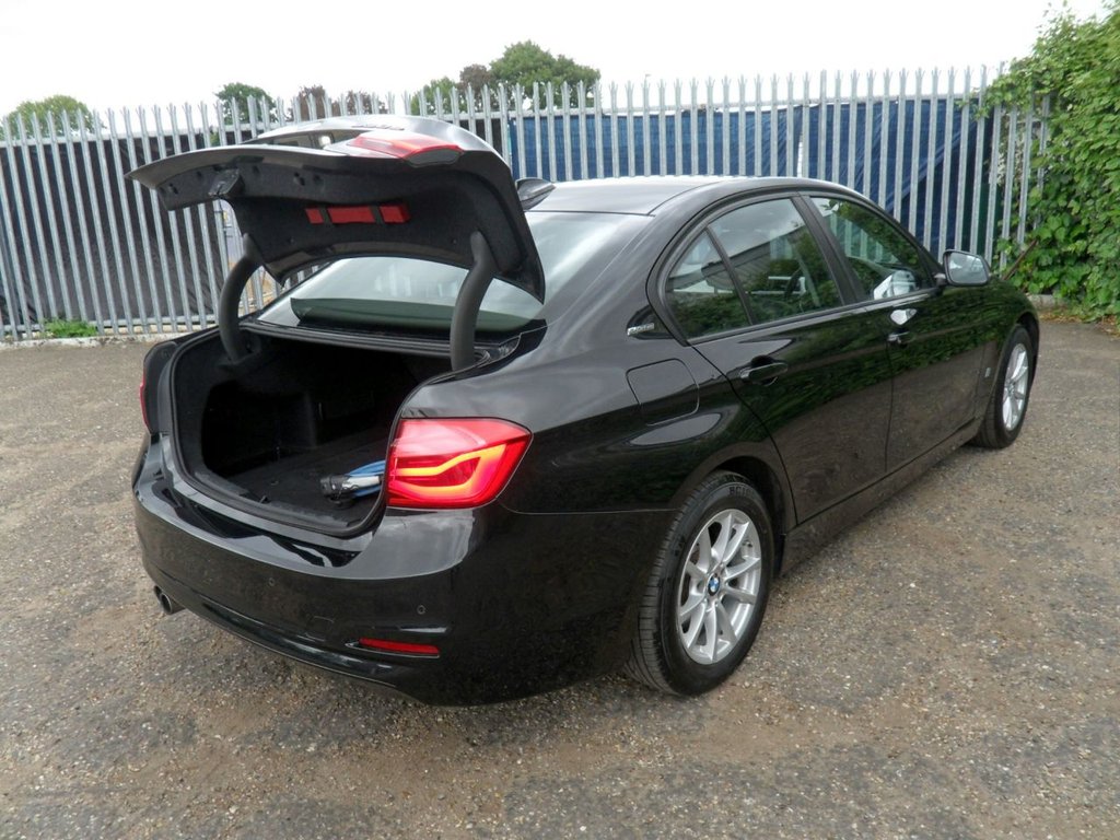 USED 2017 66 BMW 3 SERIES 2.0 330e 7.6kWh SE Saloon 4dr Petrol Plug-in Hybrid Auto Euro 6 (s/s) (252 ps) Black Sapphire - Dakota Leather