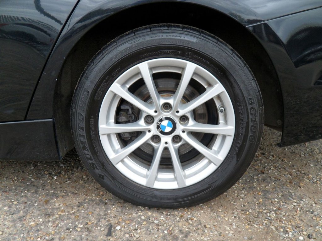 USED 2017 66 BMW 3 SERIES 2.0 330e 7.6kWh SE Saloon 4dr Petrol Plug-in Hybrid Auto Euro 6 (s/s) (252 ps) Black Sapphire - Dakota Leather