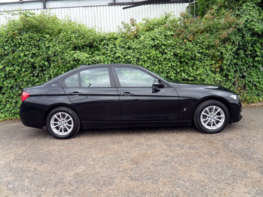 USED 2017 66 BMW 3 SERIES 2.0 330e 7.6kWh SE Saloon 4dr Petrol Plug-in Hybrid Auto Euro 6 (s/s) (252 ps) Black Sapphire - Dakota Leather