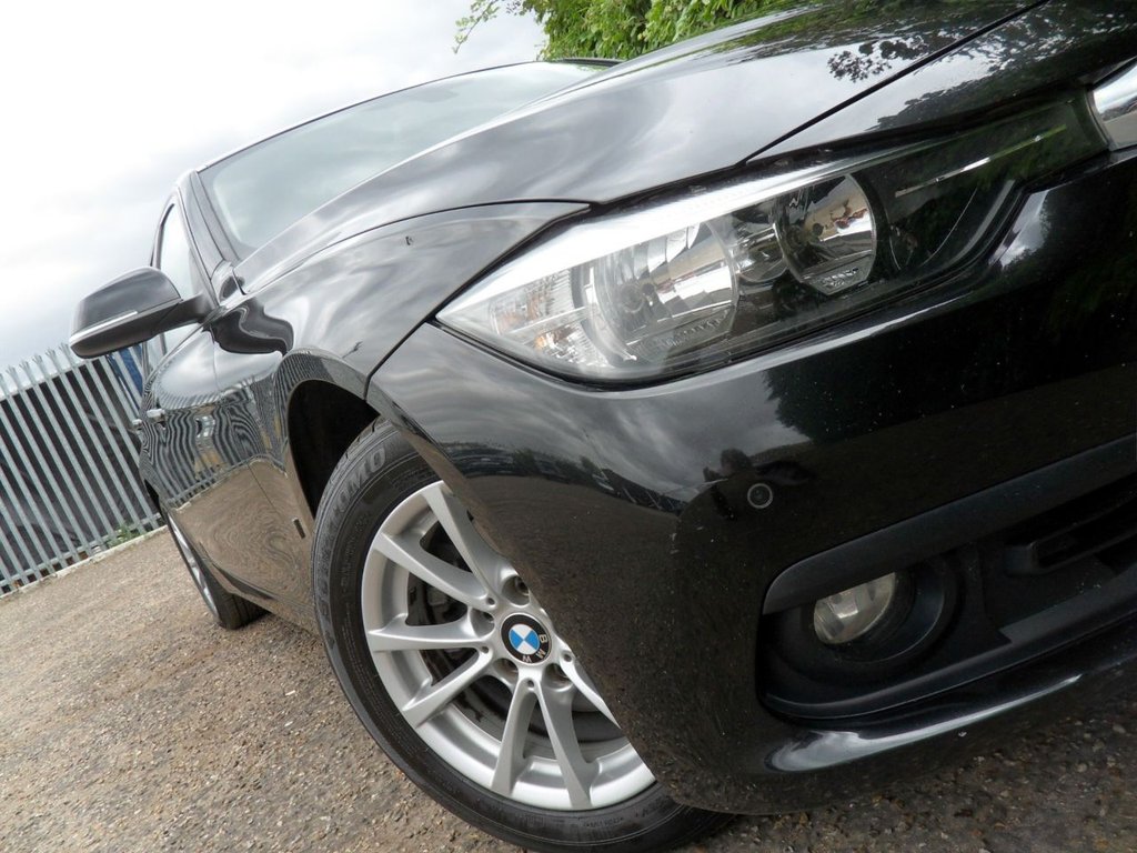 USED 2017 66 BMW 3 SERIES 2.0 330e 7.6kWh SE Saloon 4dr Petrol Plug-in Hybrid Auto Euro 6 (s/s) (252 ps) Black Sapphire - Dakota Leather
