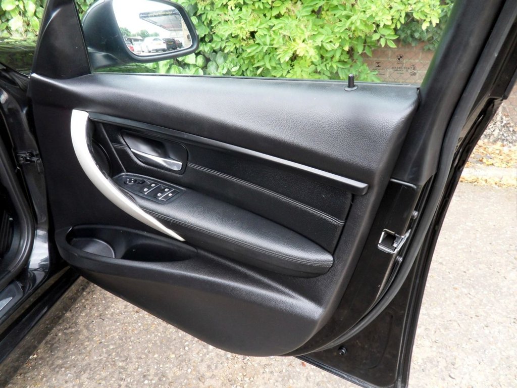 USED 2017 66 BMW 3 SERIES 2.0 330e 7.6kWh SE Saloon 4dr Petrol Plug-in Hybrid Auto Euro 6 (s/s) (252 ps) Black Sapphire - Dakota Leather