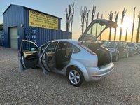 USED 2009 09 FORD FOCUS 1.6 Zetec Hatchback 5dr Petrol Manual (161 g/km, 99 bhp) LOW MILEAGE+FULL SERVICE