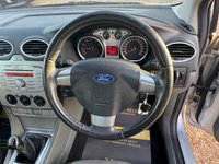 USED 2009 09 FORD FOCUS 1.6 Zetec Hatchback 5dr Petrol Manual (161 g/km, 99 bhp) LOW MILEAGE+FULL SERVICE