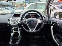 USED 2012 62 FORD FIESTA 1.25 Zetec Hatchback 3dr Petrol Manual (129 g/km, 81 bhp) LOW MILES + IDEAL FIRST CAR + MULTIMEDIA + ALLOYS + FSH + AC