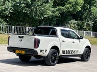 USED 2018 P NISSAN NAVARA 2.3 dCi N-Guard Pickup Double Cab 4dr Diesel Auto 4WD Euro 6 (190 ps) ** NO VAT **   BULL BARS + SUNROOF