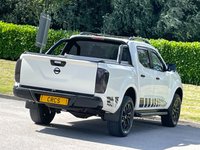 USED 2018 P NISSAN NAVARA 2.3 dCi N-Guard Pickup Double Cab 4dr Diesel Auto 4WD Euro 6 (190 ps) ** NO VAT **   BULL BARS + SUNROOF