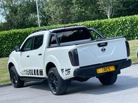 USED 2018 P NISSAN NAVARA 2.3 dCi N-Guard Pickup Double Cab 4dr Diesel Auto 4WD Euro 6 (190 ps) ** NO VAT **   BULL BARS + SUNROOF