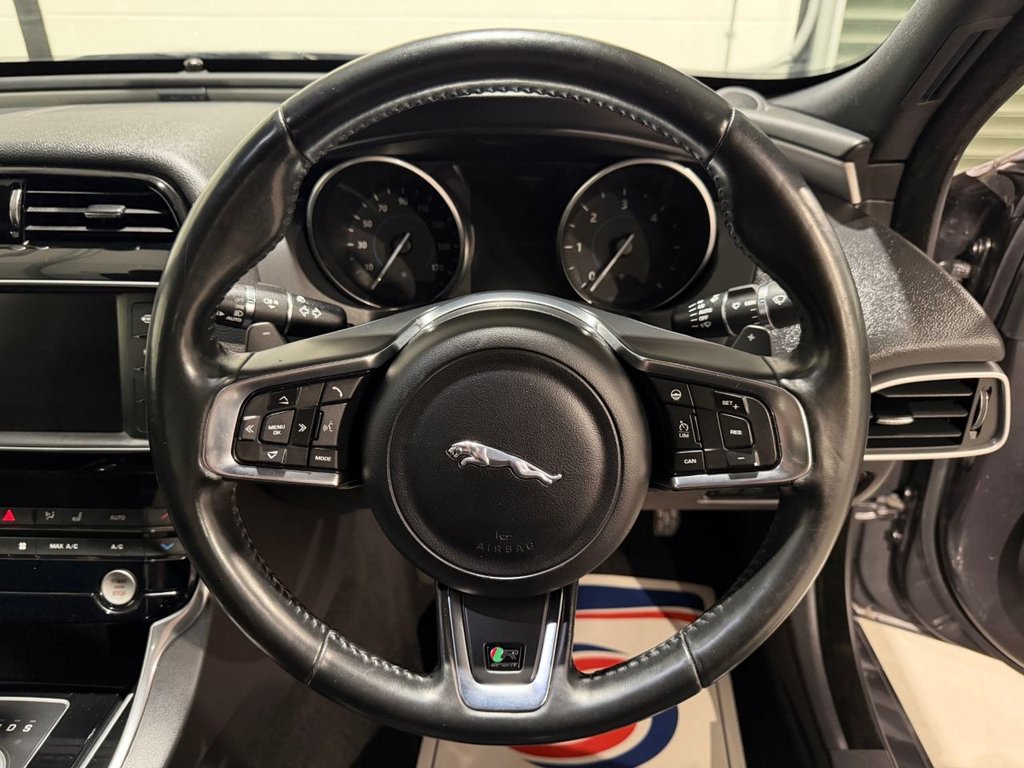 USED 2016 16 JAGUAR XE 2.0d R-Sport Saloon 4dr Diesel Auto AWD Euro 6 (s/s) (180 ps) 