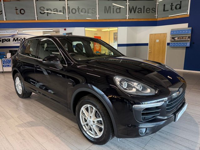 View our Porsche Cayenne 3.0 TD V6 SUV 5dr Diesel TiptronicS 4WD Euro 6 (s/s) (262 ps)