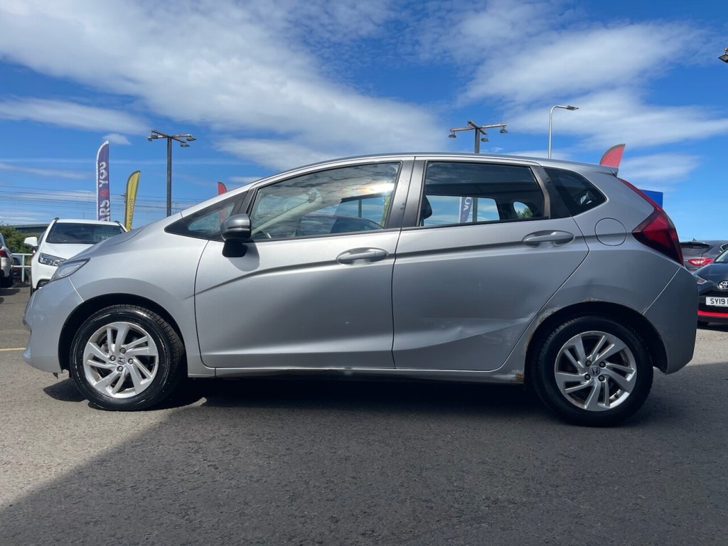 2016 Honda Jazz thumbnail 9