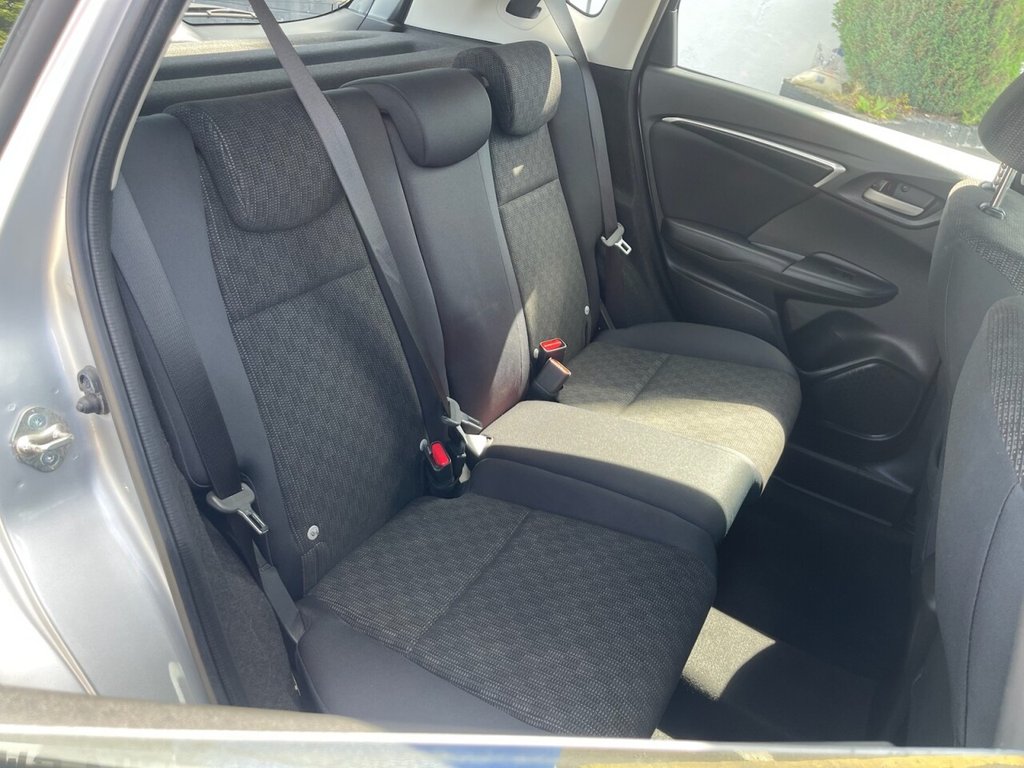 2016 Honda Jazz thumbnail 11